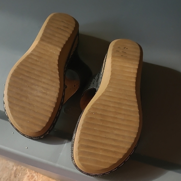 Black and Tan Sandals - Picture 2 of 2